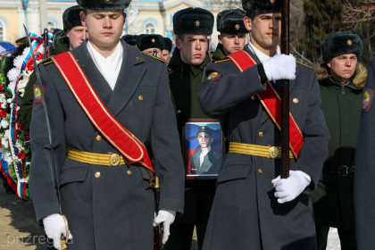 В Кузнецке состоялась церемония прощания с военнослужащим Михаилом Афанасовым, погибшим при исполнении воинского долга