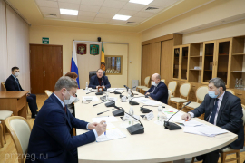 Олег Мельниченко потребовал от глав муниципалитетов взять процесс расселения аварийного жилья под личный контроль