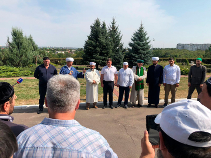 1 сентября в Луганске прошло торжественное мероприятие по закладке первого камня в строительство медресе