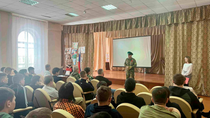 Ветераны боевых действий поделились воспоминаниями о службе со студентами