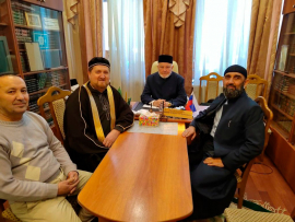 ПРЕПОДАВАТЕЛЬ МГЛУ ПРОВЕЛ ДЖУМА-НАМАЗ В ИВАНОВСКОЙ СОБОРНОЙ МЕЧЕТИ