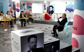 В День знаний на площадке Всероссийского детского центра «Океан» Владимир Путин встретился с учащимися школ, гимназий и лицеев – победителями олимпиад и конкурсов в области культуры, искусства, науки и спорта.