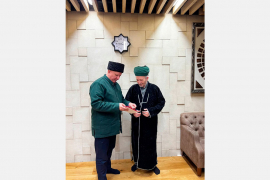 ГЛАВА ДСМР ВРУЧИЛ МУФТИЮ ДАГЕСТАНА МЕДАЛЬ «ЗА ЗАСЛУГИ В ДЕЛЕ ВОЗРОЖДЕНИЯ ИСЛАМА»