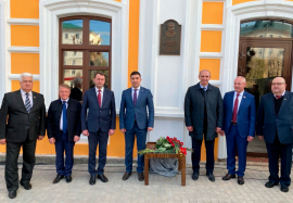 В Пензе открыли мемориальную доску отечественному тюркологу Эдгему Тенишеву