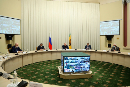 Олег Мельниченко распорядился обеспечить чёткую работу всех служб по размещению в регионе беженцев Донбасса