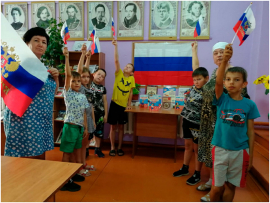 В Алеевской сельской библиотеке проведен патриотический час "Символ России на фоне истории"