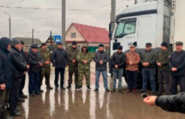 Пусть наши ребята знают, что мы их тыл!